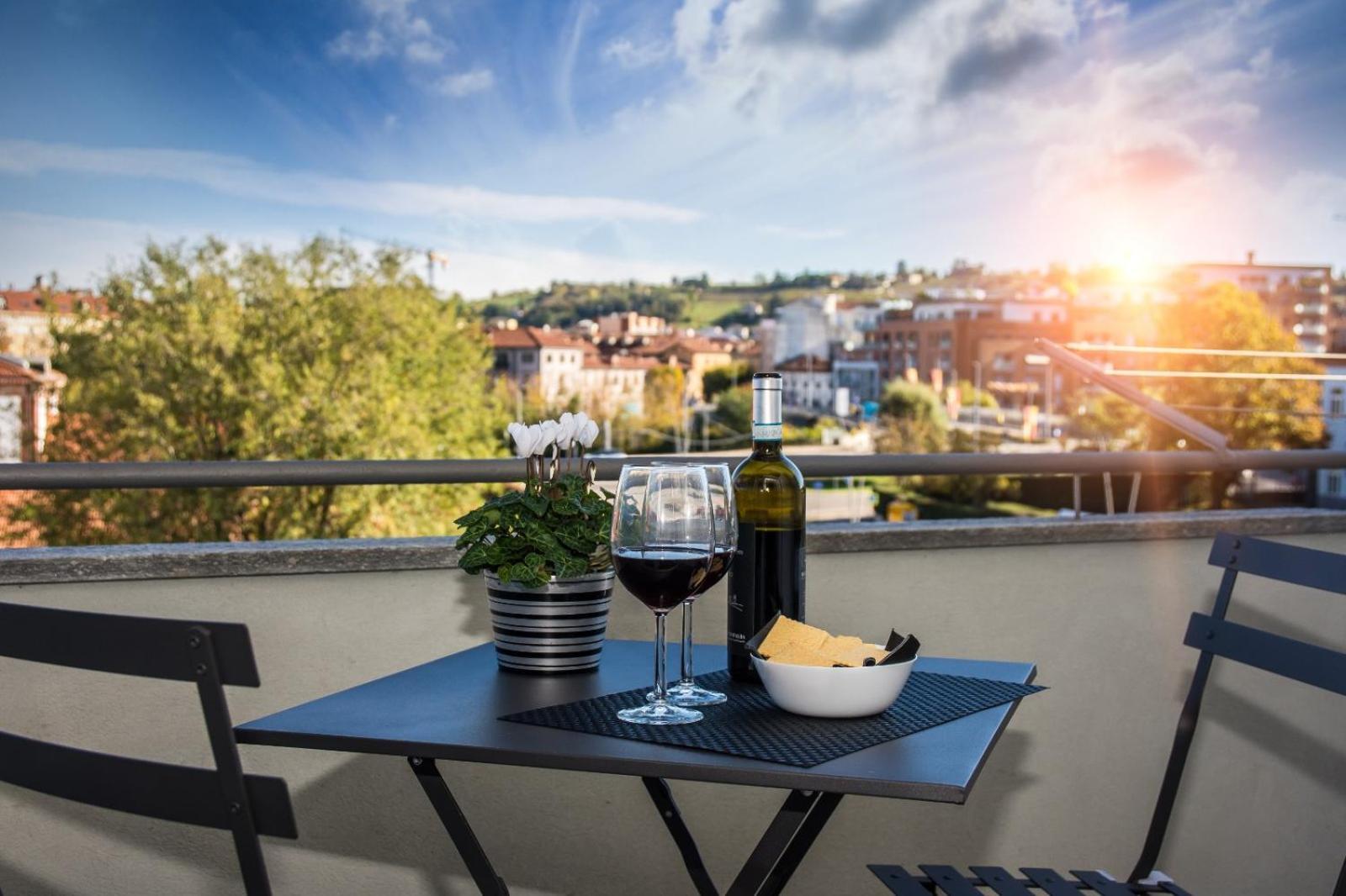 Ninary Apartments A Due Passi Dal Centro Storico Алба Екстериор снимка